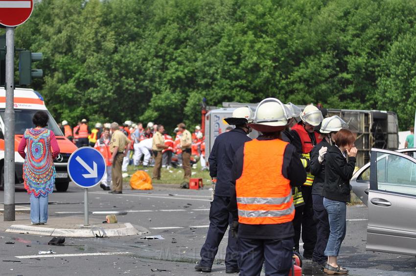 Schwerer Unfall mit Reisebus Lohmar Donrather Dreieck P140.JPG